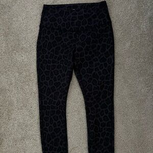 Like new womens medium leopard print leggings